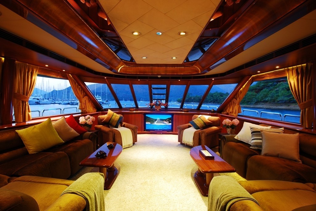 Yacht FORTY LOVE, WEST COAST CUSTOM CHARTERWORLD Luxury Superyacht
